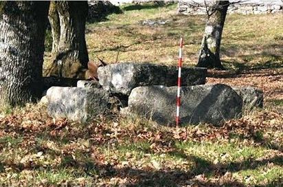 瞎毀!6千年古墓誤為野餐桌壞了 就這麼… | 古墓原貌