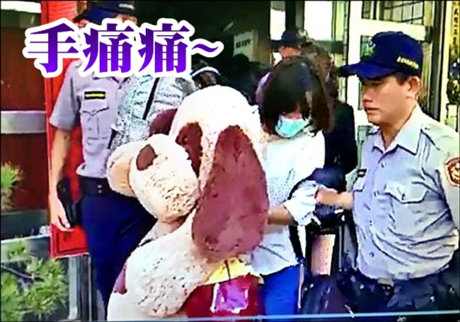 越女賣淫被捕 抱怨職業傷害「手好痛」 | 華視新聞