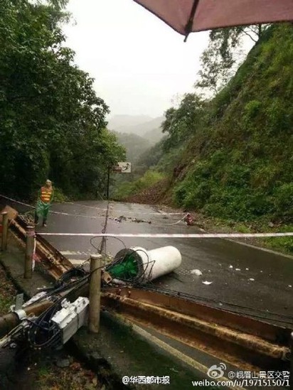 【華視最前線】大陸峨嵋觀光區路塌樹倒 傳1台遊客死亡 | 