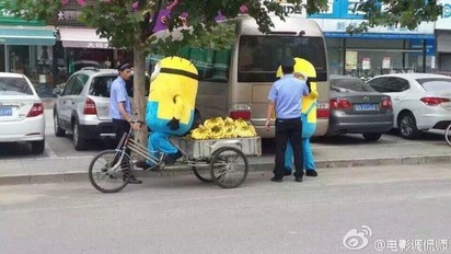 小小兵叫賣香蕉 遇到他們瞬間GG | 
