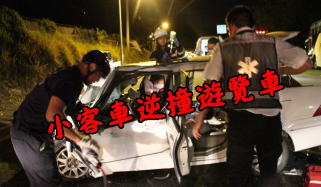 台東小客車逆撞遊覽車 駕駛傷重亡 | 華視新聞