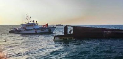 基隆漁船遭撞翻覆 9船員新竹外海失蹤 | 