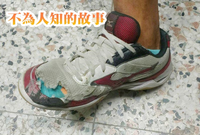 一雙破球鞋 意外揭開這名高中生故事… | 華視新聞