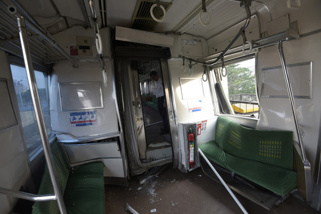 雅加達驚傳火車對撞! 34傷交通癱瘓 | 華視新聞