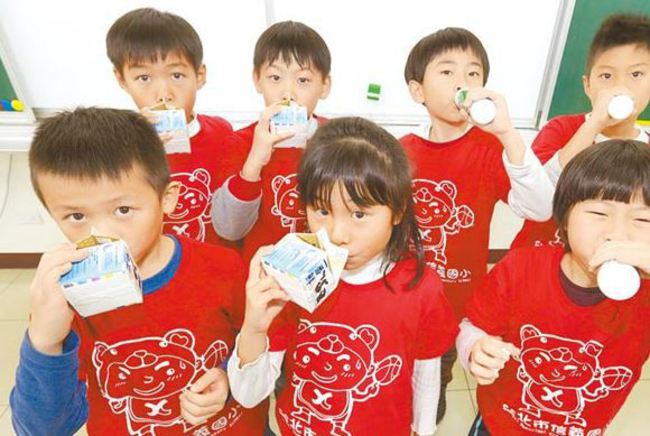 北市3校學童喝酸奶 拉肚子緊急送醫 | 華視新聞