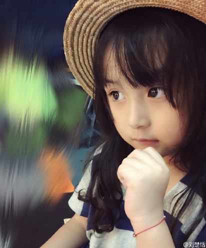 萌萌der 5歲小蘿莉獲封全球最年輕美女 | 吃冰淇淋的模樣好萌。