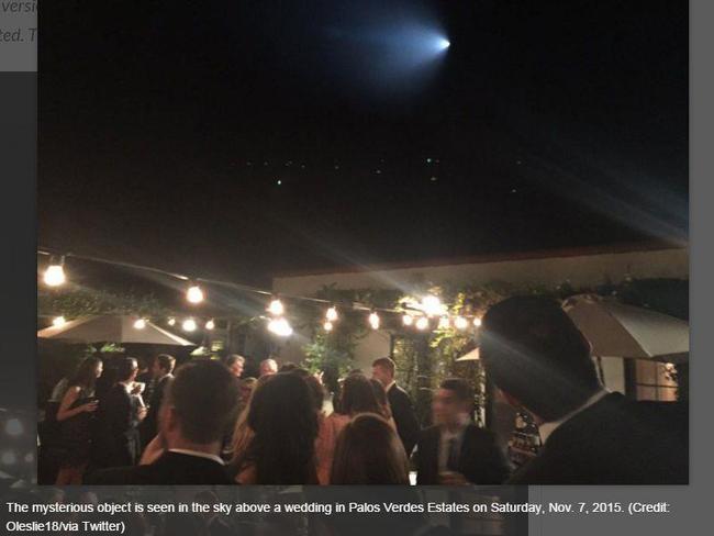 是UFO?還是彗星? 加州外海的那道光是.. | 華視新聞