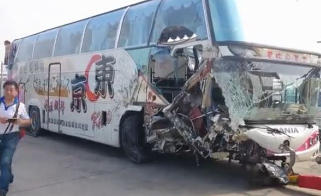 遊覽車司機國道恍神 8乘客輕重傷 | 華視新聞