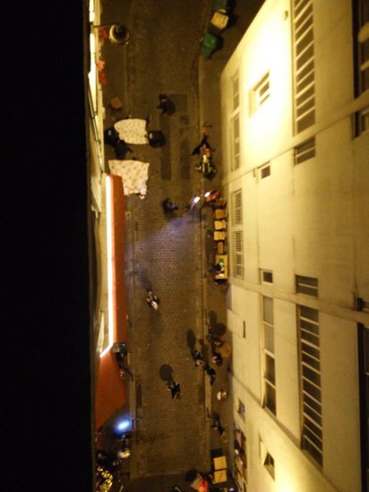 巴黎恐怖13號星期五 街道全是屍體 | 巴黎今日度過恐怖星期五，街上堆滿遺體。翻自《衛報》