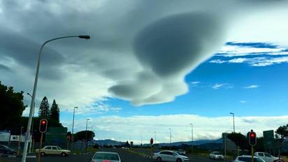 外星人入侵!?南非出現詭異飛碟雲 | 