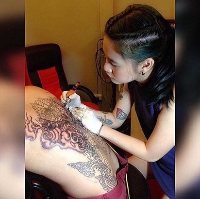 泰22歲美女紋身師 又正又有技術爆紅 | 