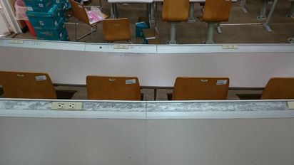 桌子好髒...沒想到竟是學生畫的「清明上河圖」! | 學生花了 一整個學期畫出一幅清明上河圖