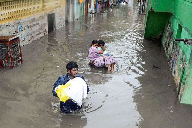 印度暴雨釀災 近270死300萬人沒水沒電 | 華視新聞