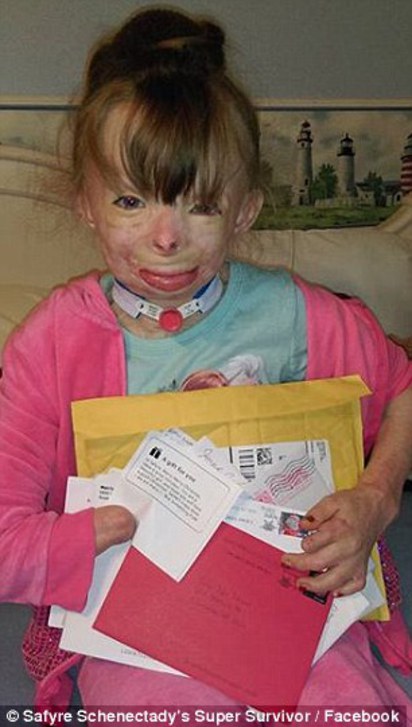 完成她的願望!火吻女童想收到聖誕卡片 | Safyre Terry相當開心收到卡片
