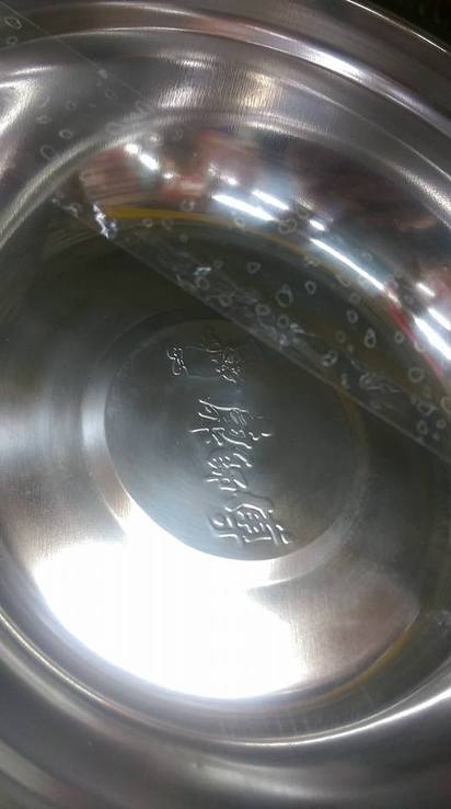 「太牛逼了」 上海買這款泡麵送大碗公 | 碗底還有康師傅字樣。