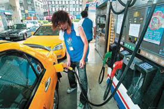 國際油價狂跌 下周汽柴油預估降0.7元! | 華視新聞