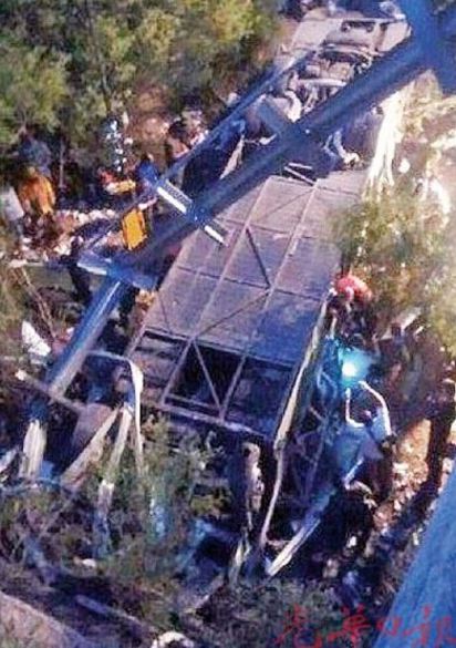 【華視最前線】阿根廷邊境巡警巴士墜橋 至少43名警察死亡 | 現場搶救