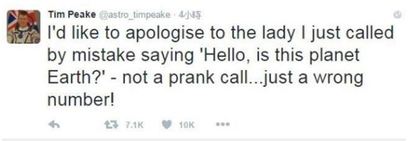 女接到外星人電話?! 原來是"他"打錯了 | 皮克(Tim Peake)事後在推特上，向陌生女子表示抱歉