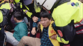 【影片】勞團突襲朱立倫總部 與警爆發肢體衝突