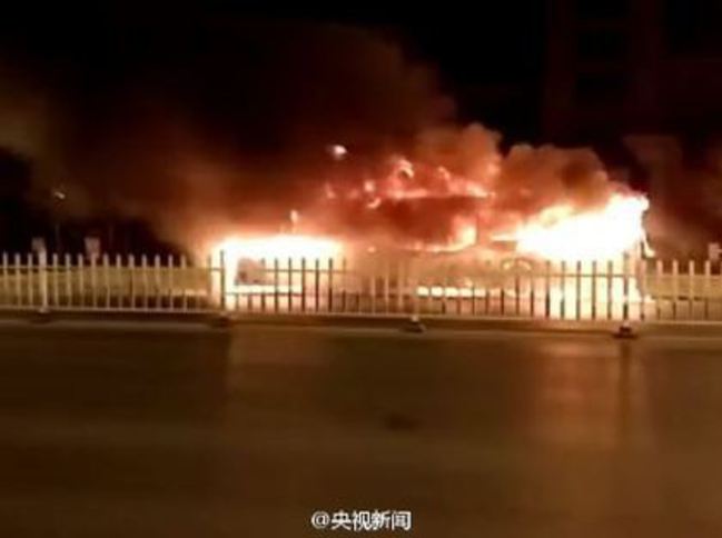 【影片】寧夏公車行駛竄火 燒死14人32傷 | 華視新聞