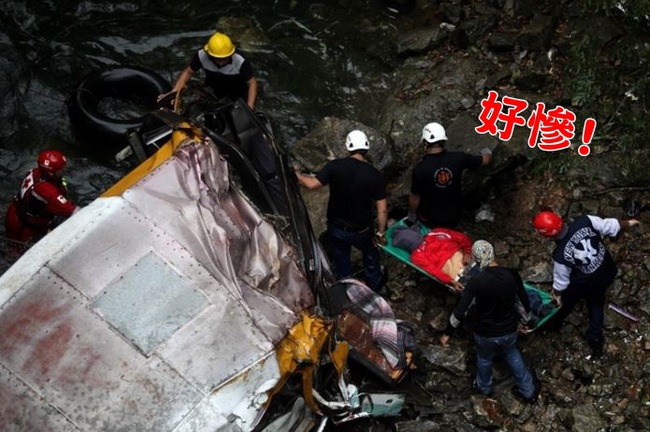 慘! 墨西哥重大車禍 巴士墜落30米高大橋20死 | 華視新聞
