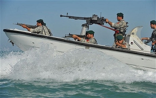 10美軍巡邏艇闖伊朗領海 美喊:放人!