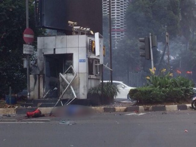 【印尼爆炸案】雅加達市中心6連爆 警槍戰至少3死 | 華視新聞