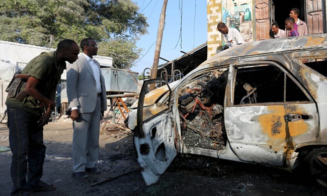 【華視最前線】索馬利亞首都酒店.餐廳遭恐攻 至少8死! | 華視新聞