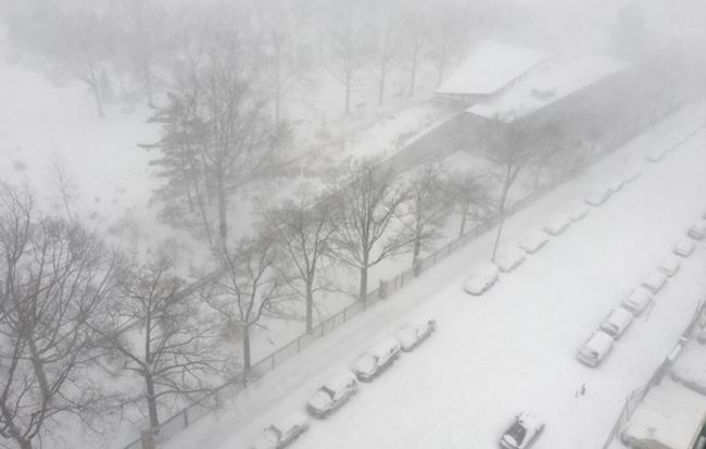 【華視搶先報】暴風雪摧殘美東 紐約交通癱瘓發布旅行禁令 | 華視新聞
