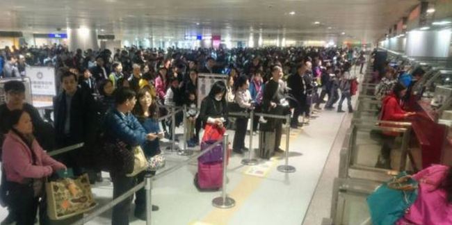 桃機二航廈電腦當機 千名旅客堵櫃台 | 華視新聞