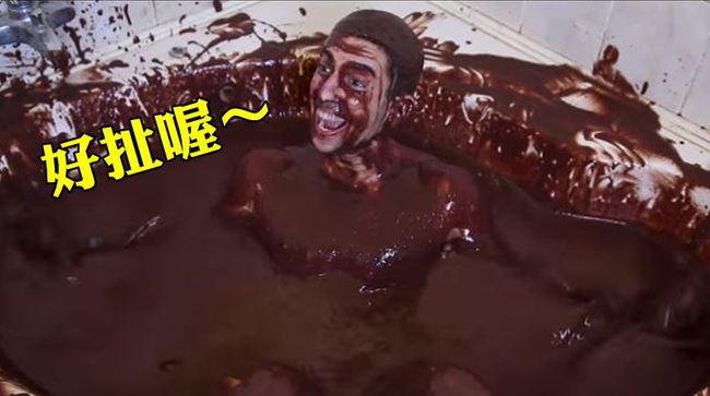 瞬間爆紅! 男子巧克力醬泡澡 網友:浪費食物 | 華視新聞