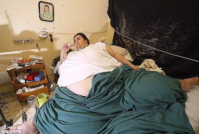 1天喝6罐這個 317公斤胖男心臟病過世 | 最胖的時候重達450公斤(翻攝網路)