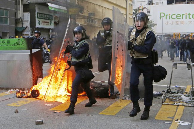 旺角警民衝突! 街頭滿目瘡痍.民頭破血流 | 華視新聞
