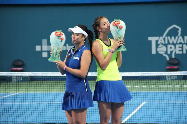 WTA台灣女網賽 詹家姐妹直落二留下女雙冠軍 | 華視新聞
