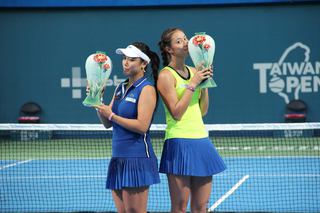 WTA台灣女網賽 詹家姐妹直落二留下女雙冠軍
