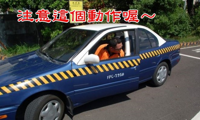 【華視最前線】汽車駕照新制 未禮讓行人就得重考喔! | 華視新聞