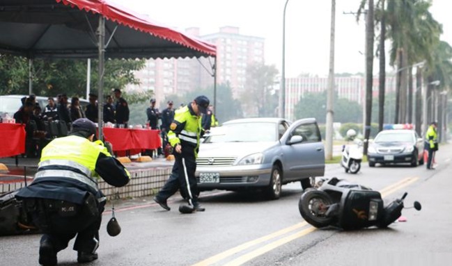 警「個資法」不給看車禍報告 遭法官打臉! | 華視新聞
