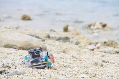 台女相機遺失 漂流1年竟在沖繩被撿到 | 相機被日本民眾在海灘上撿到