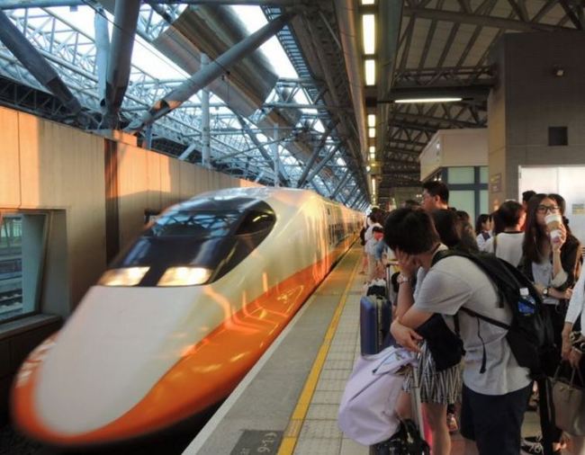 高鐵新竹站出包 列車卡月台班次延誤10分鐘 | 華視新聞