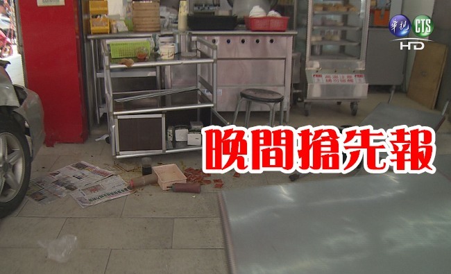 【晚間搶先報】轎車暴衝亂撞! 早餐店顧客5傷 | 華視新聞