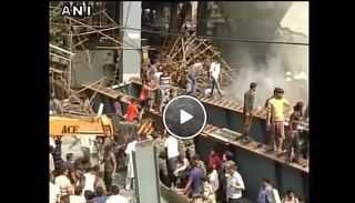 【影片】印度鬧區天橋坍塌 死亡人數增至22人恐持續攀升