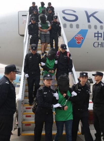 肯亞擄人! 37名台灣人戴頭套強押飛抵北京 | 今天第二批肯亞詐騙案嫌犯.被遣返北京帶下飛機.
