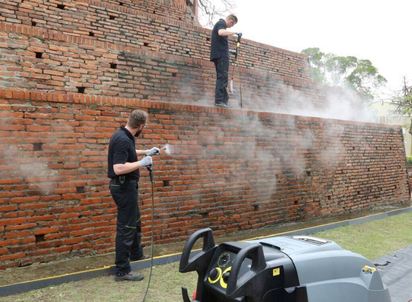 4百年來頭一次! 台南安平古堡洗澎澎 | 德國工作人員以高溫水柱清洗紅磚