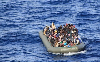 聯合國:難民船翻覆 5百多人命喪地中海