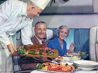 50年前的飛機餐曝光! 豪華宛如五星級飯店 | (翻攝每日郵報)