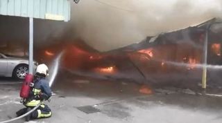 松機旁汽修廠大火 恐影響班機起降