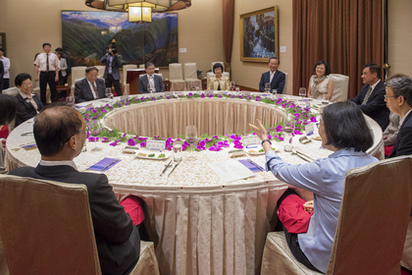 蔡英文總統宴請五院院長 林全嫩妻成「嬌點」 | 