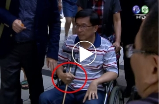 前總統陳水扁看到媒體才手抖 柯P:焦慮就會抖