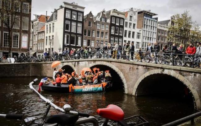 阿姆斯特丹遊客太多! 市府籲:去別的地方玩 | 華視新聞