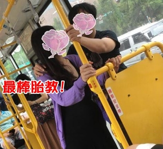 孕婦搭公車讓座! 重現"台灣最美風景"